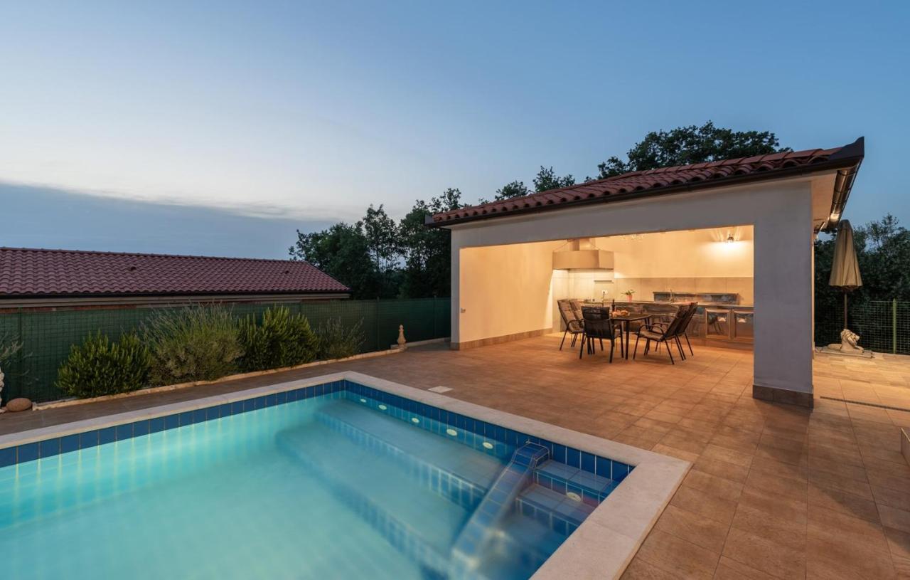 Villa Buroli With Pool, Sauna And Jacuzzi Exterior foto