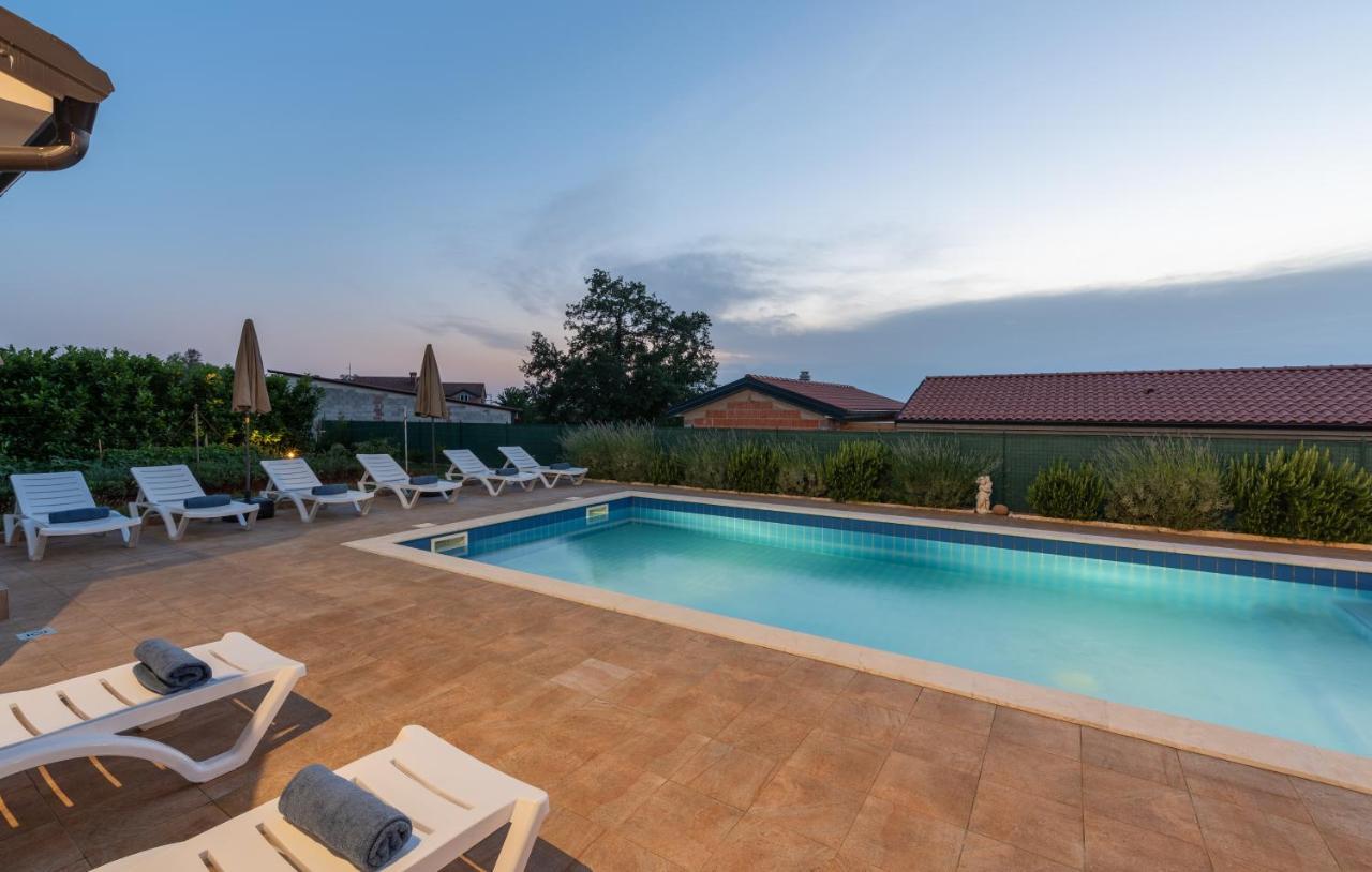 Villa Buroli With Pool, Sauna And Jacuzzi Exterior foto