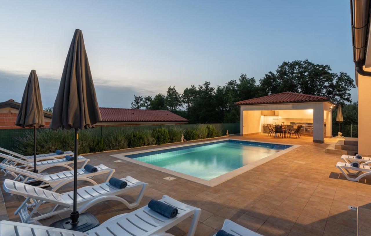 Villa Buroli With Pool, Sauna And Jacuzzi Exterior foto