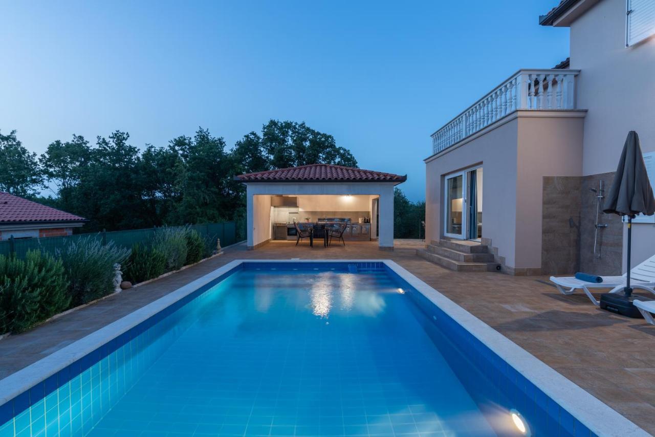 Villa Buroli With Pool, Sauna And Jacuzzi Exterior foto